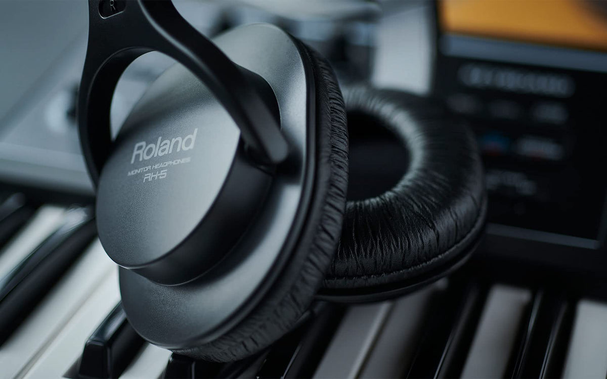 Roland RH-5 Closed-Type Stereo Headphones w/ Guitar Picks