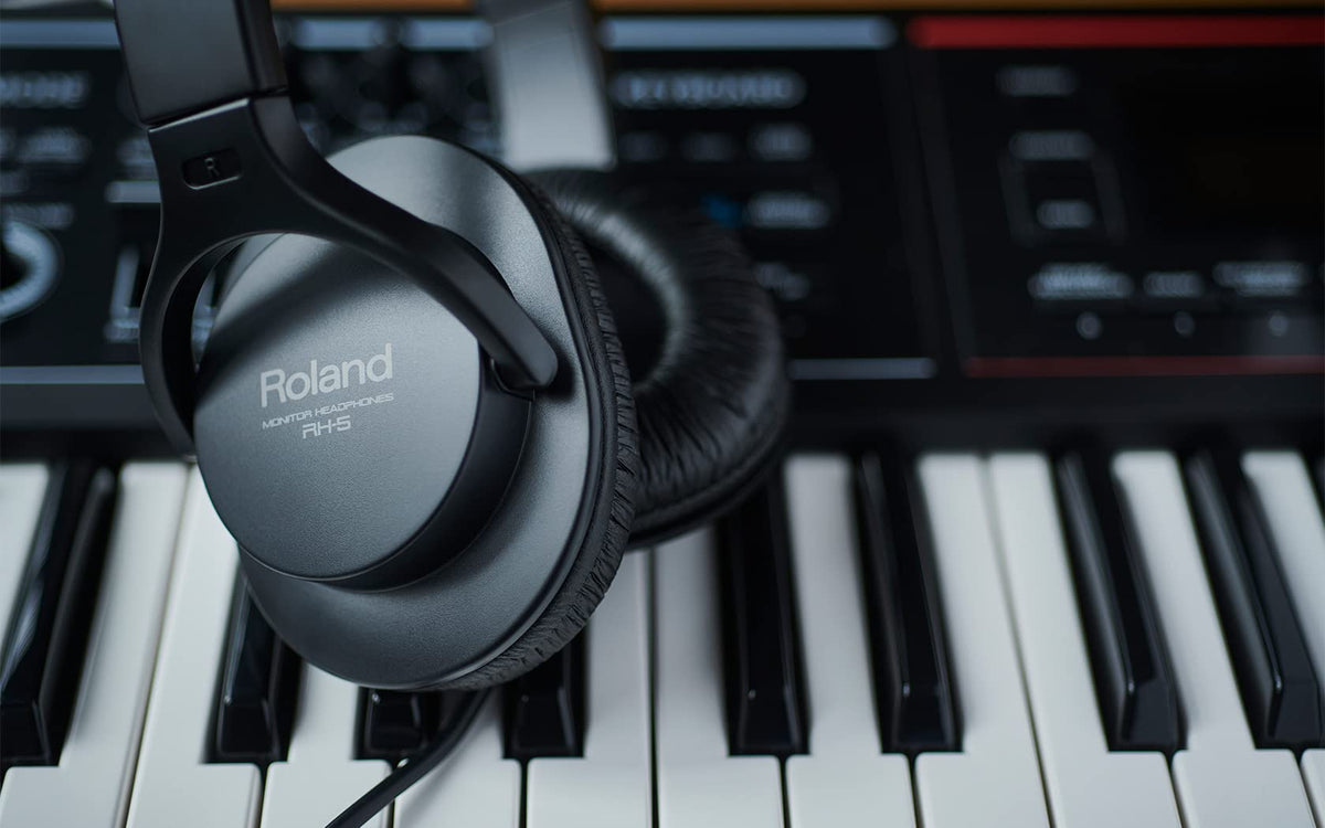 Roland RH-5 Closed-Type Stereo Headphones w/ Guitar Picks