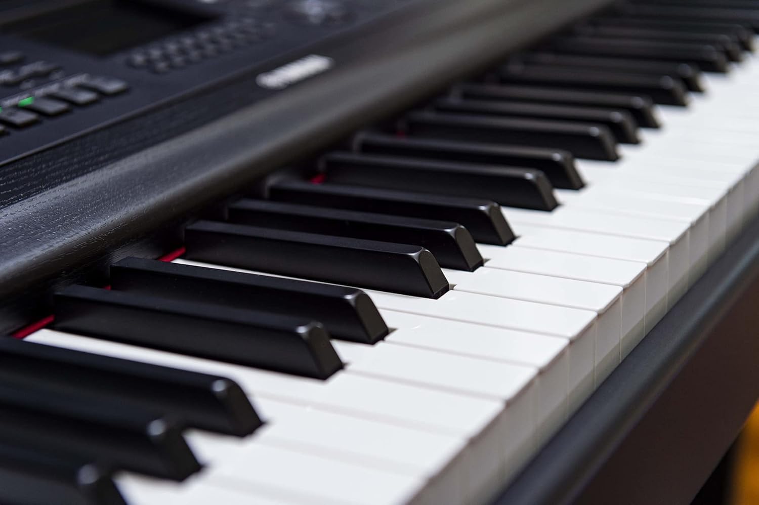 Yamaha DGX-670 88-Key Digital Piano - Black