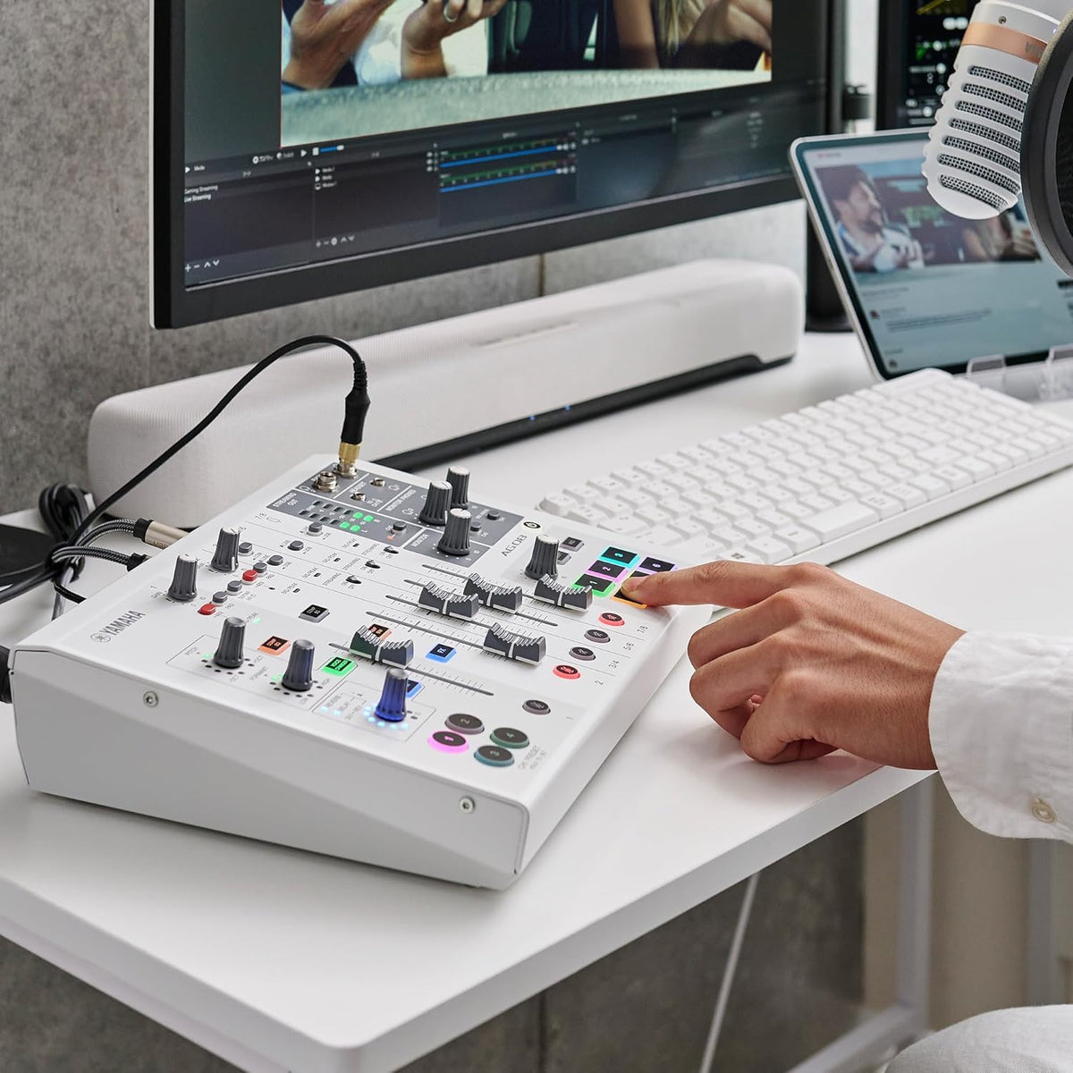 Yamaha AG08 Live Streaming 8-Channel Mixer - White