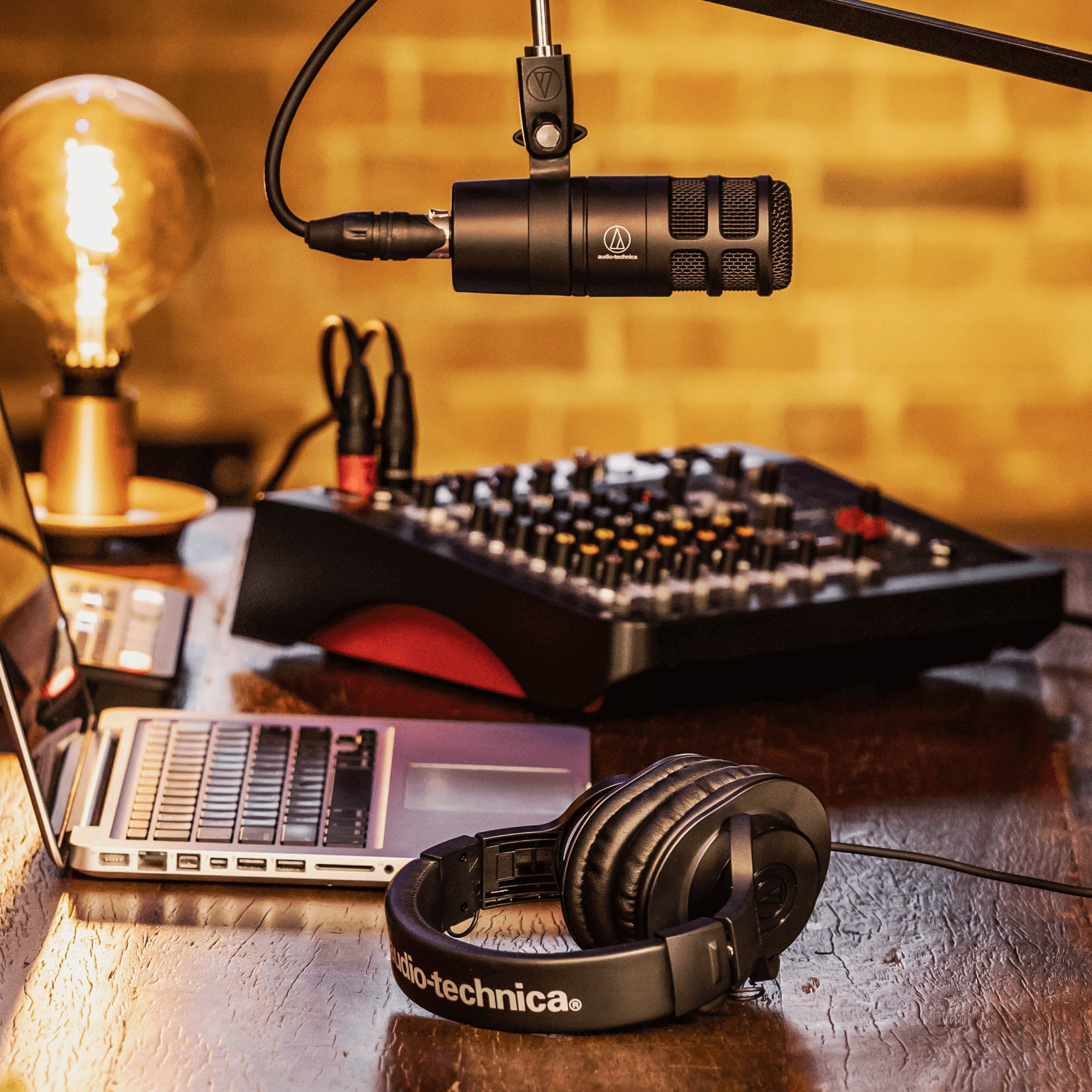 Audio-Technica AT2040 Hypercardioid Dynamic Microphone w/ Pop Filter