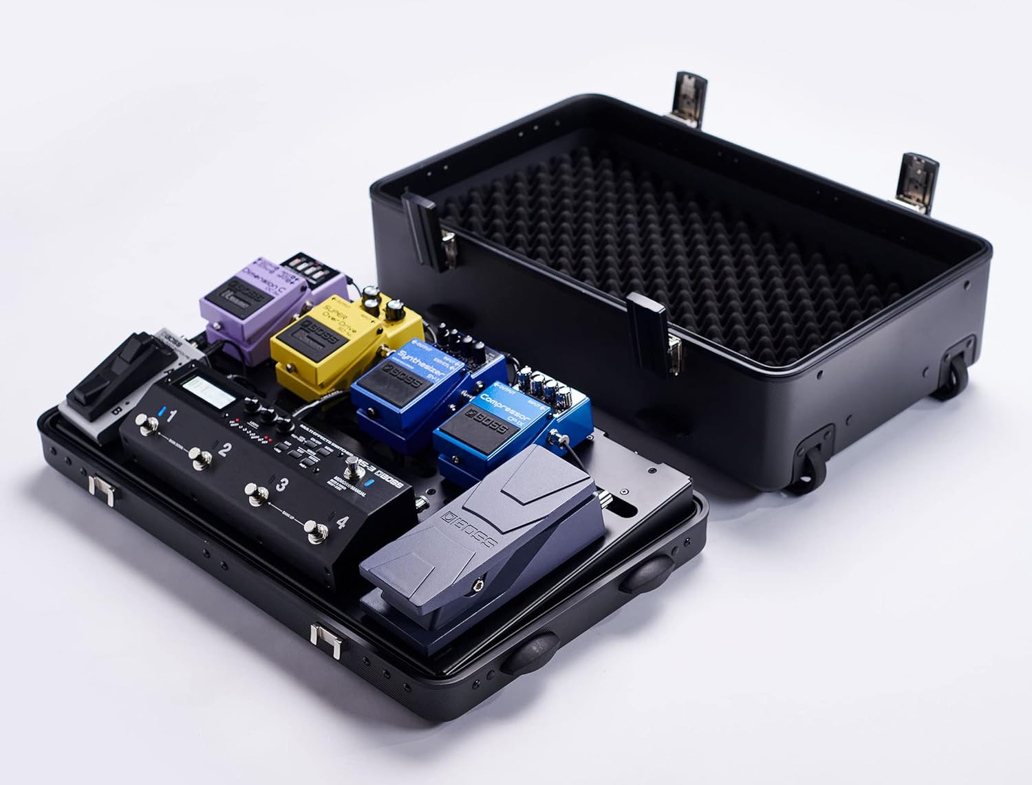 Boss BCB-1000 Heavy Duty Suitcase-Style Guitar Effects Pedal Board