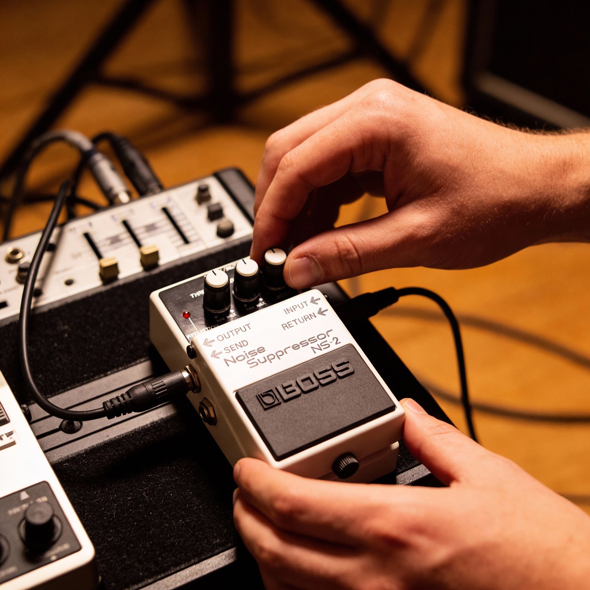 Boss NS-2 Noise Suppressor w/ Instrument Cables