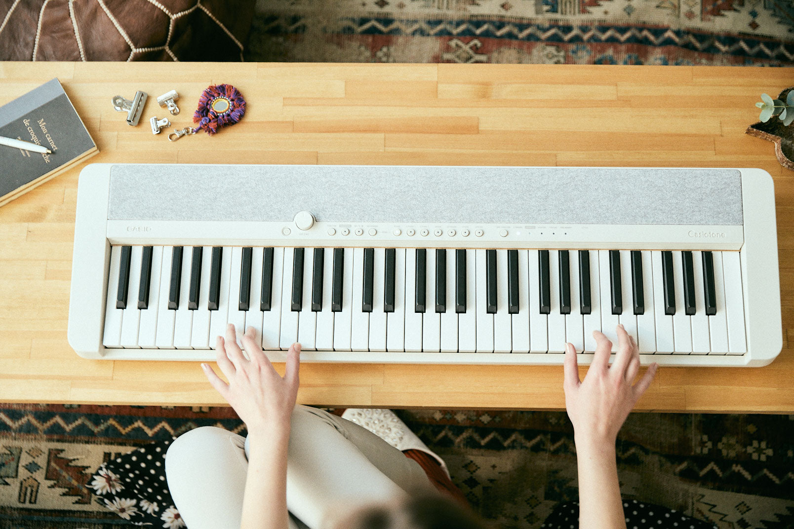 Casio CT-S1 Casiotone 61-Key Keyboard - White w/ Adjustable Stand