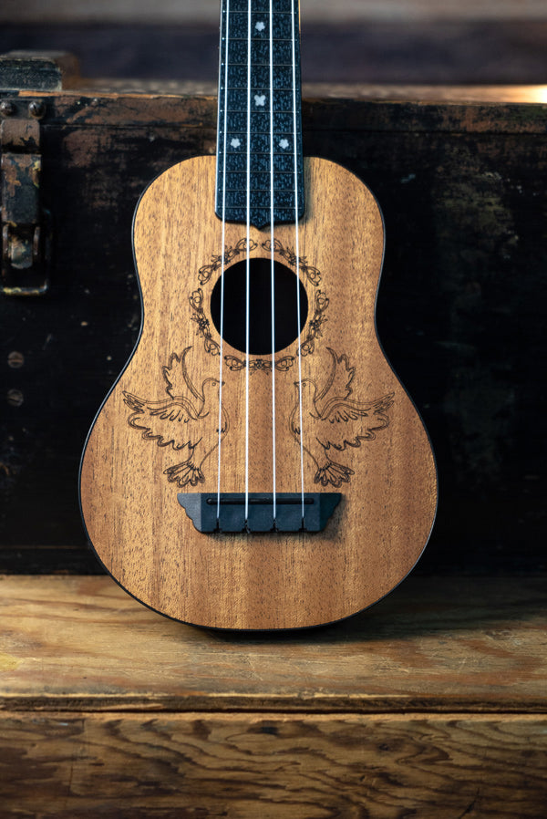 Oscar Schmidt OUN Soprano Ukulele - Dove w/ Gig Bag