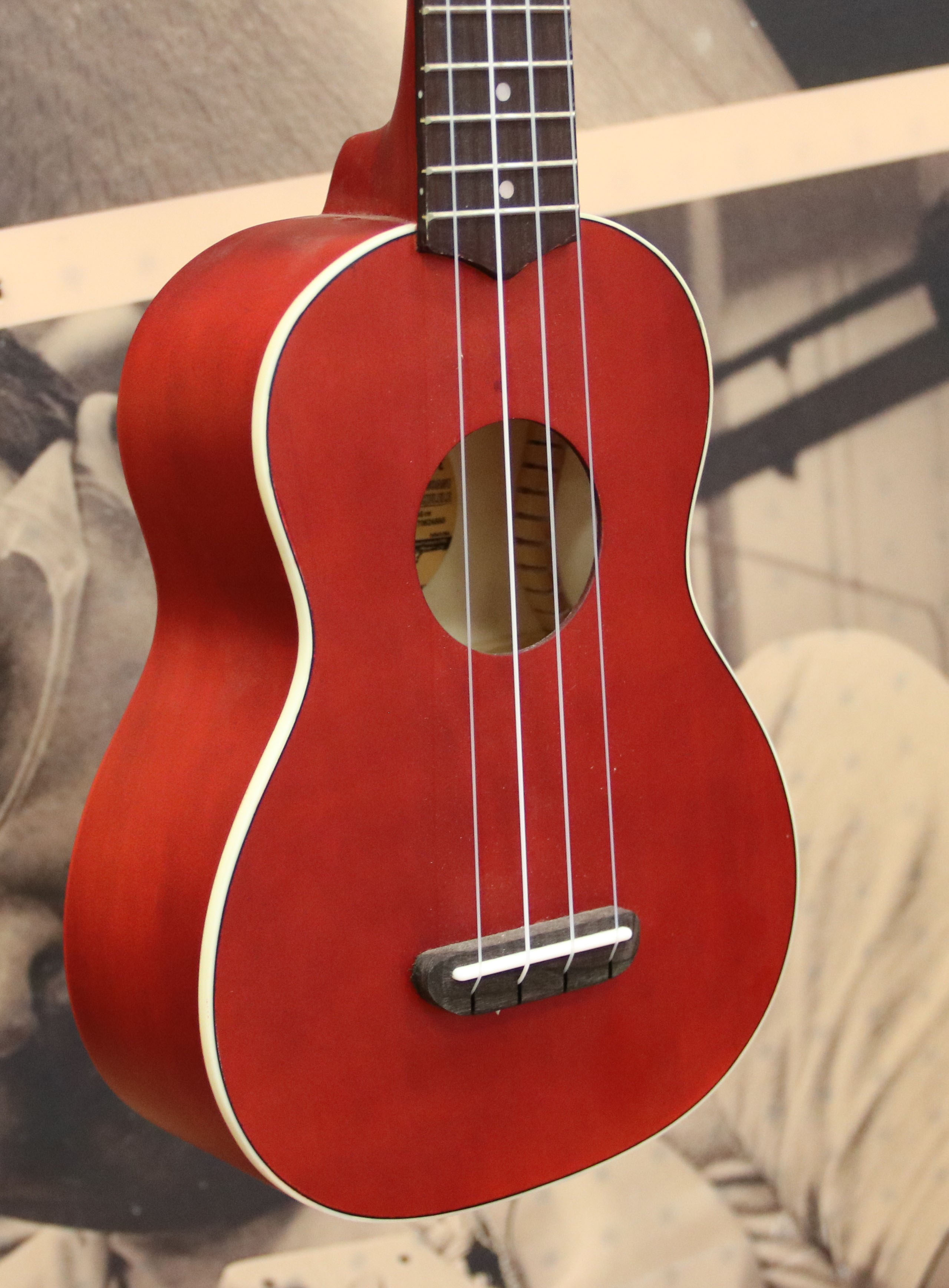 Fender Venice Soprano Ukulele Cherry (one tuning peg has been