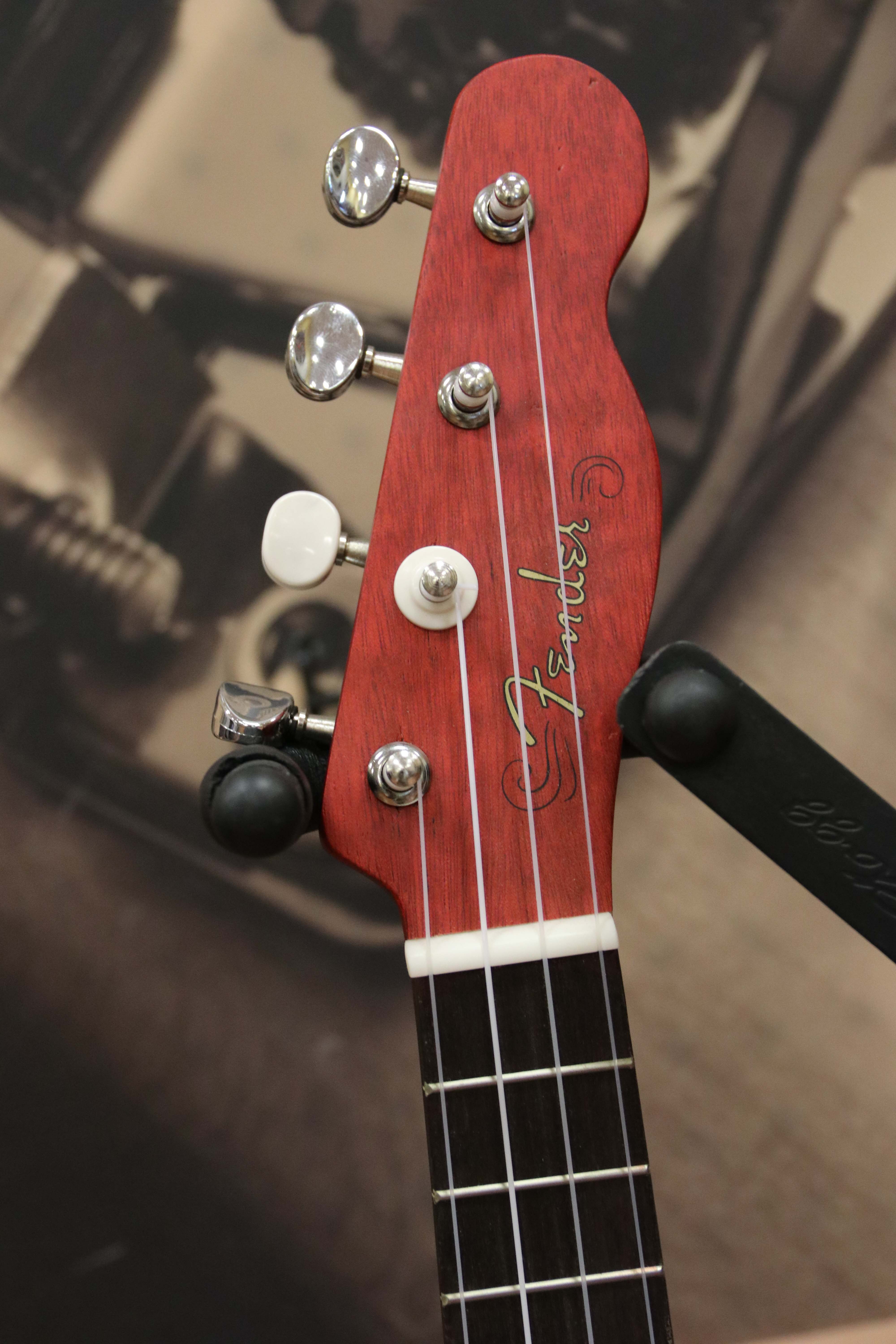 Fender Venice Soprano Ukulele Cherry (one tuning peg has been