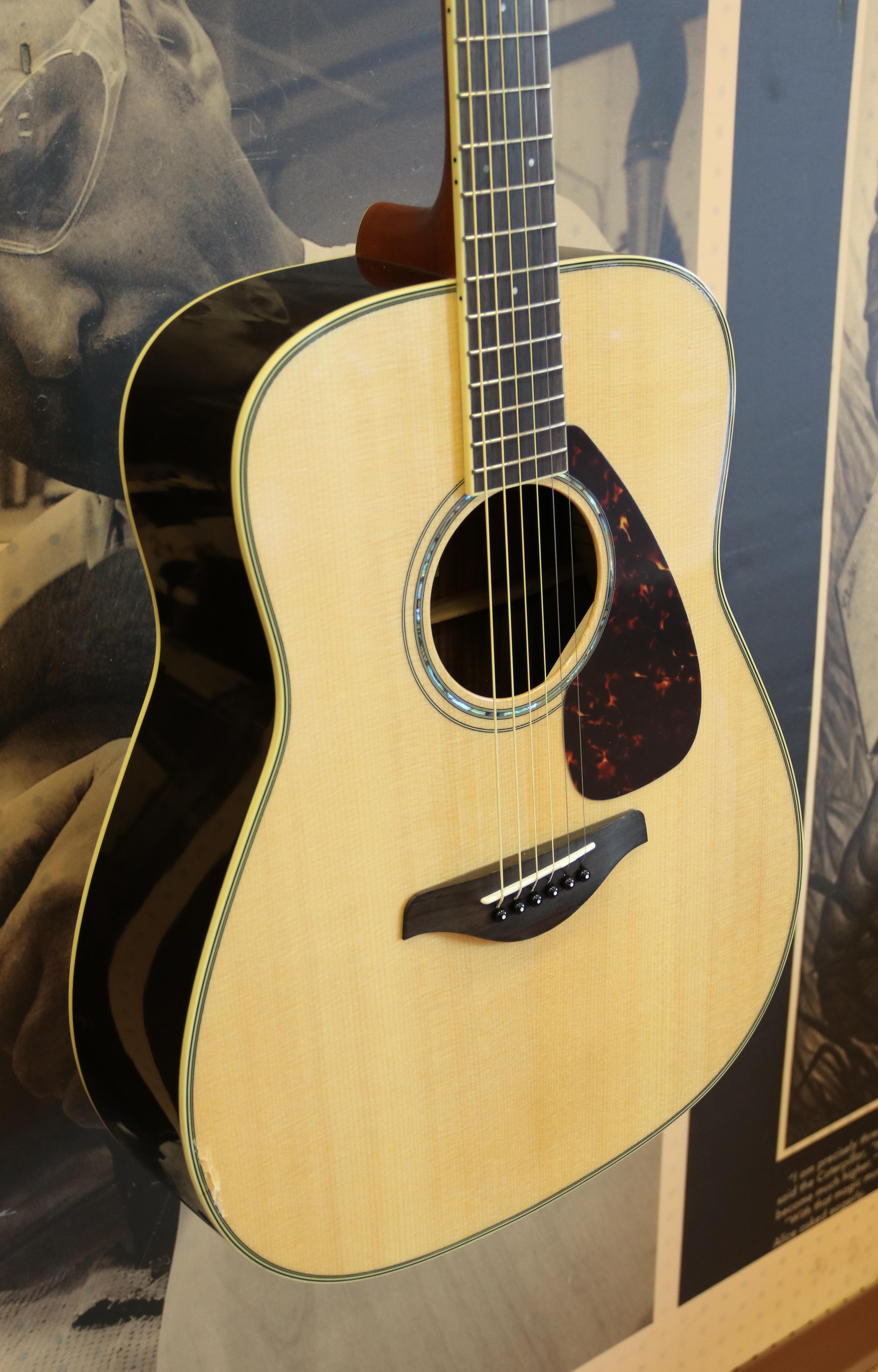 Yamaha FG830 Solid Top Folk Acoustic Guitar Natural (finish cracked