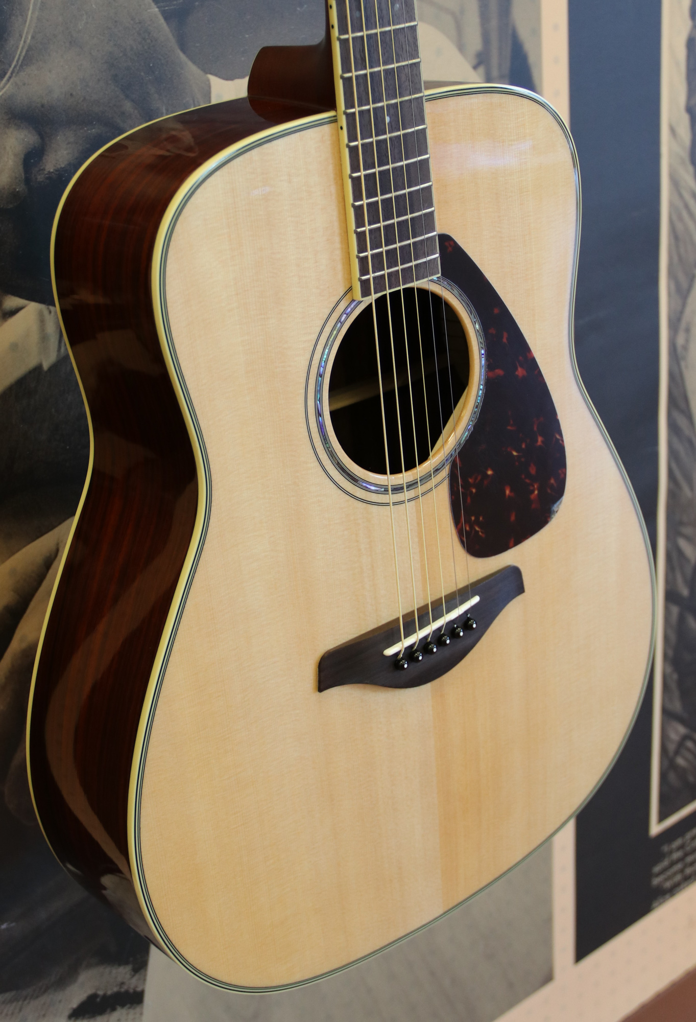 Yamaha FG830 Solid Top Folk Acoustic Guitar Natural (box rash on back