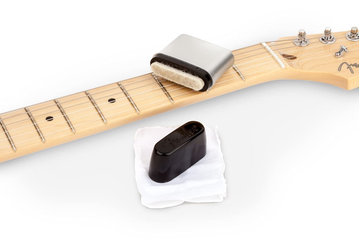 Fender Guitar Super Care Kit w/ String Cleaner