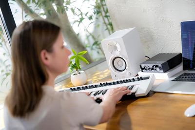 Yamaha HS4 4.5-Inch Powered Studio Monitor Pair - White