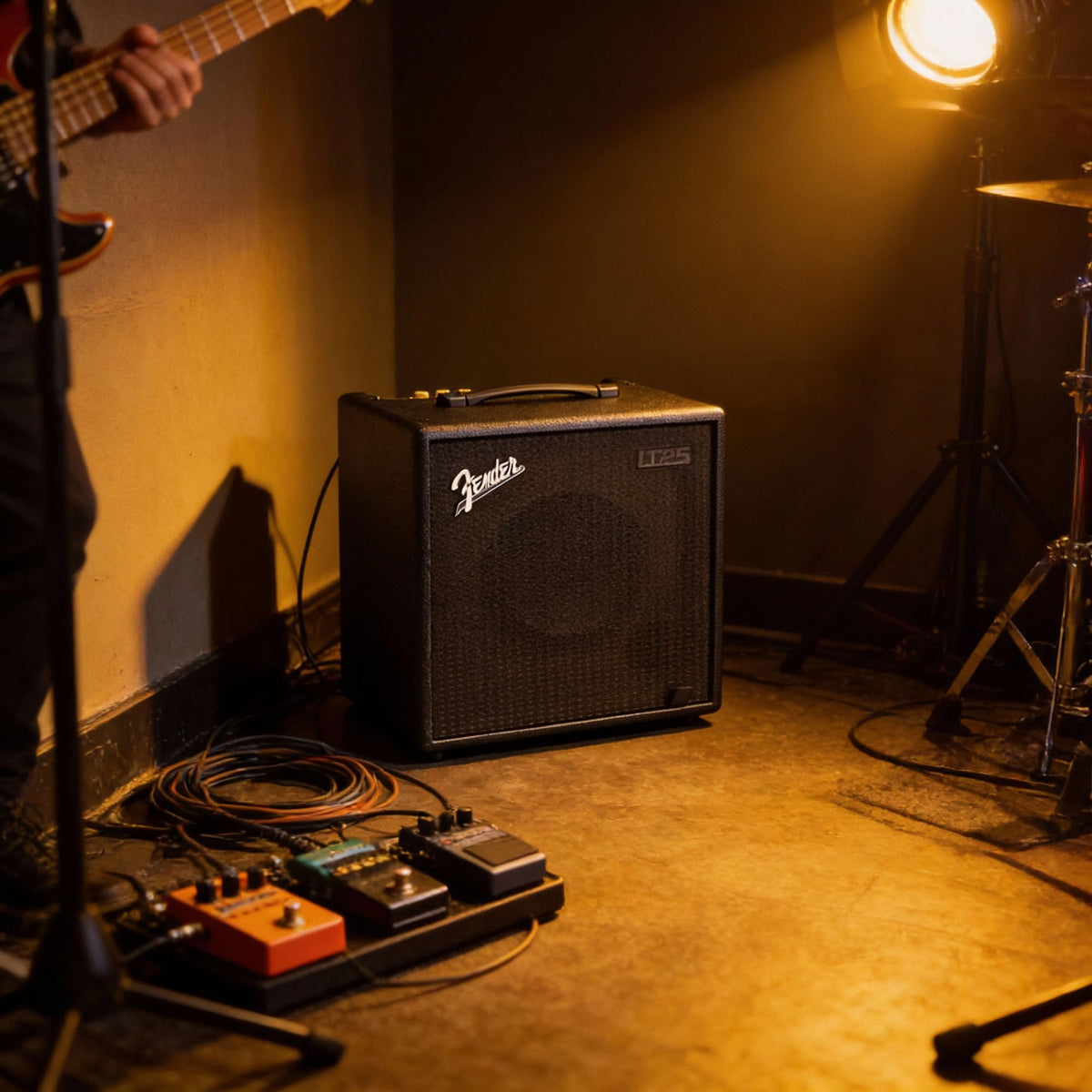 Fender Rumble LT25 Bass Combo Amplifier w/ Cable