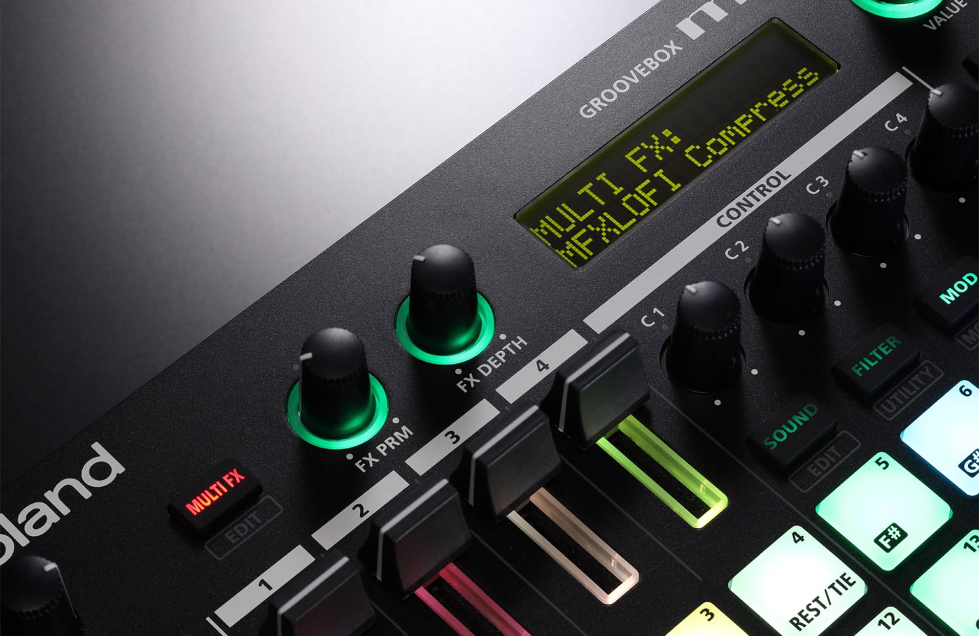 Roland MC-101 Groovebox w/ Cables