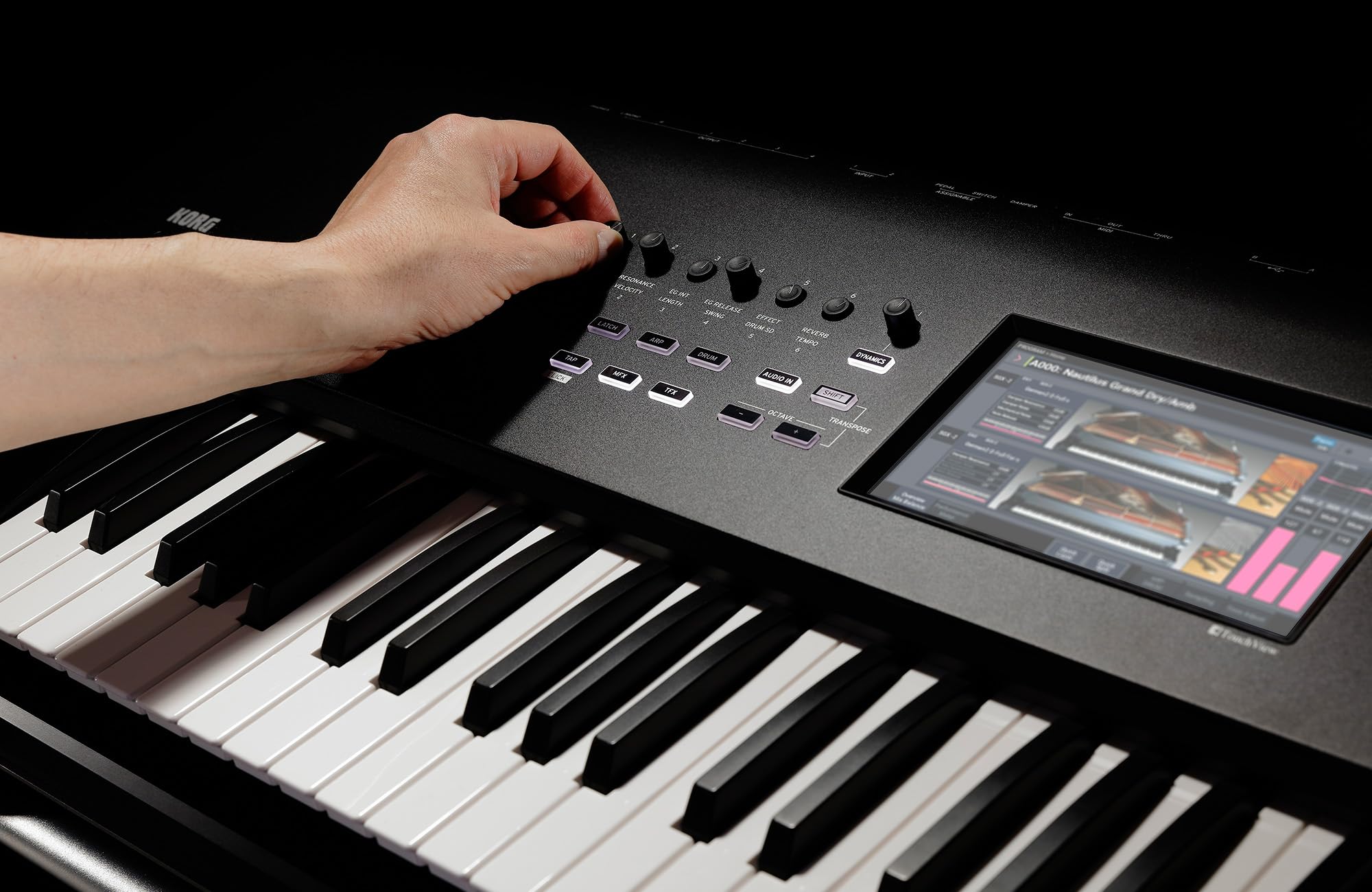 Korg Nautilus 61-Key Music Workstation w/ Sustain Pedal