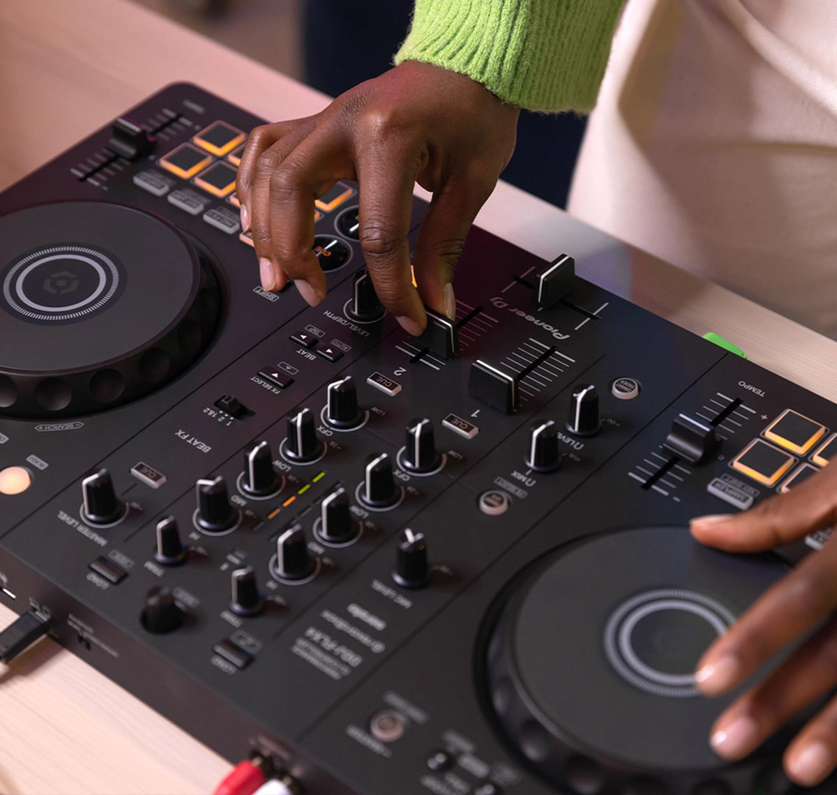 Pioneer DJ DDJ-FLX4 2-Channel DJ Controller - White w/ Case