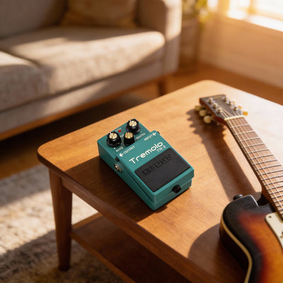 Boss TR-2 Tremolo w/ Instrument Cables