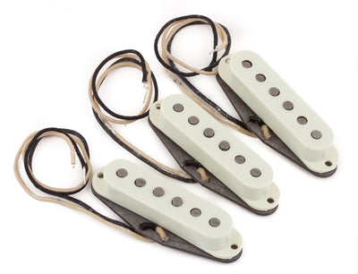 Fender Pure Vintage '65 Stratocaster Pickups w/ Instrument Cable