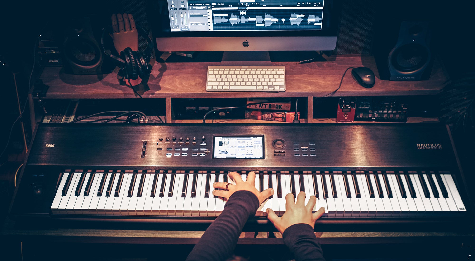 Korg Nautilus 88-Key Music Workstation w/ Sustain Pedal