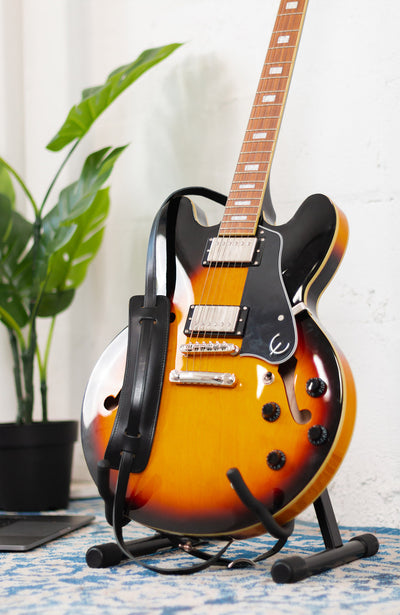 Levy's Leathers 5/8-Inch Veg-Tan Leather Guitar Strap With Classic '50s Pad and Buckle Adjustment - Black