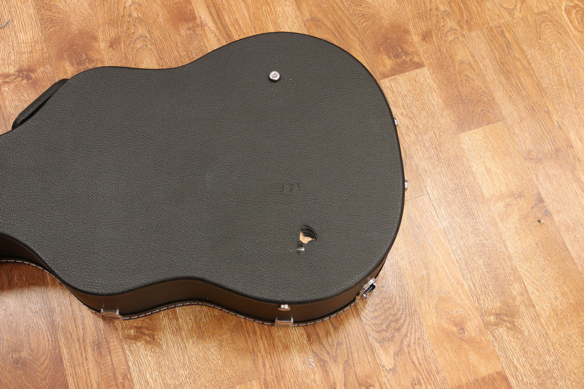 Gearlux Dreadnought Acoustic Guitar Hard Case (missing foot on bottom