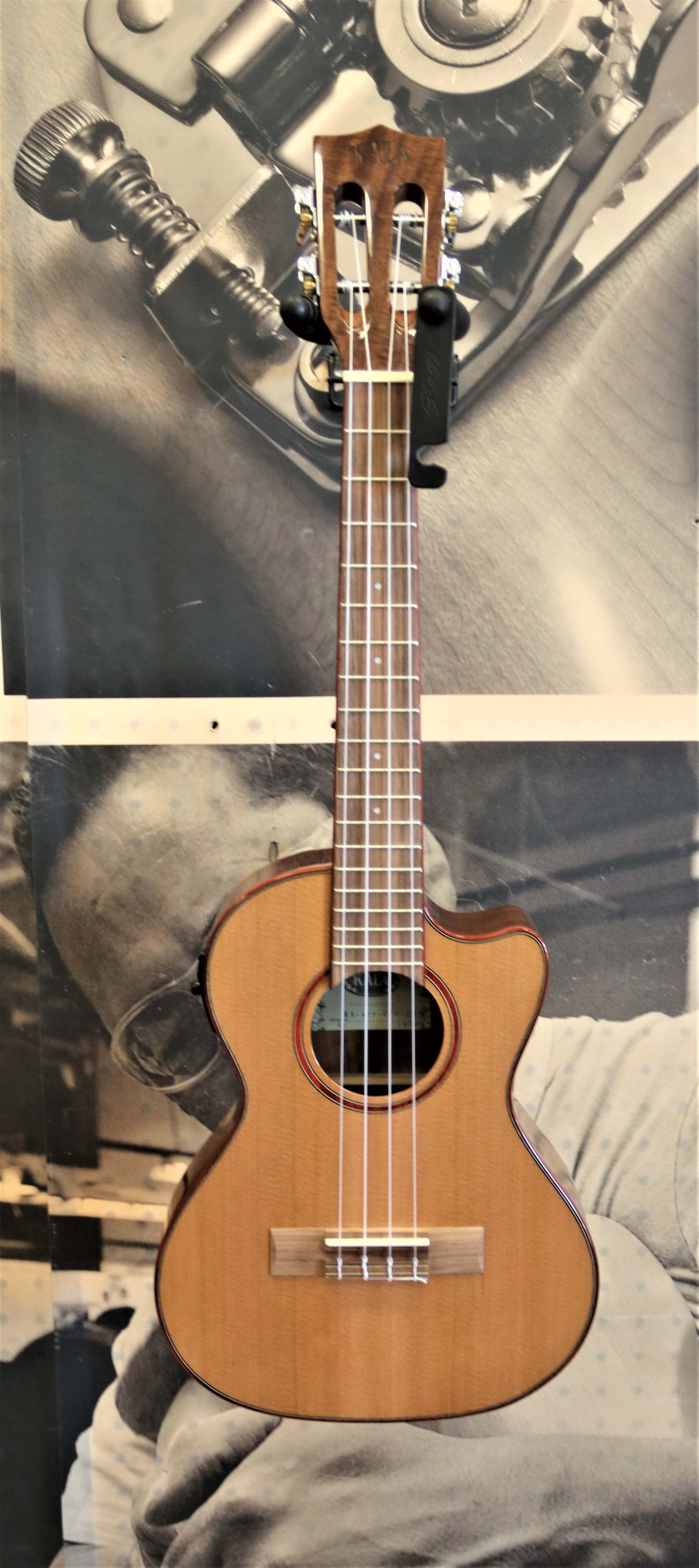 Kala KAATPCTGCE Solid Cedar Top Tenor Cutaway AcousticElectric