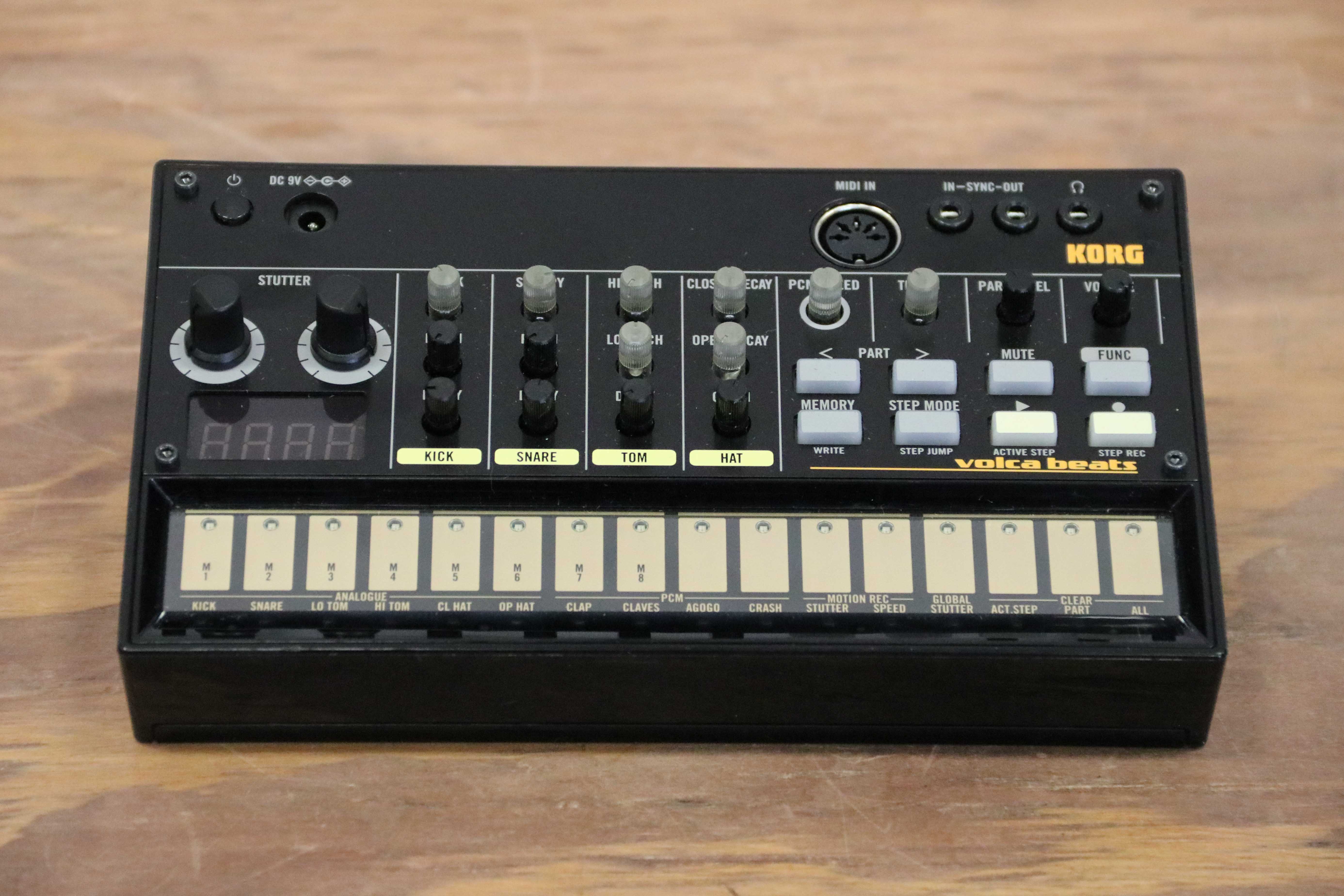 Volca Beats Analogue Drum Machine (scratches on housing) eBay