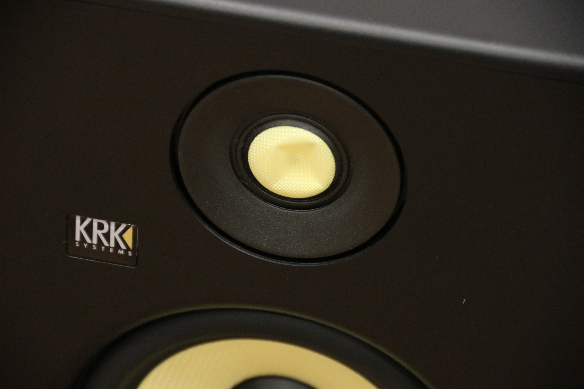 KRK Rokit 5 G4 5Inch Studio Monitor (soft dome that covers tweeter is