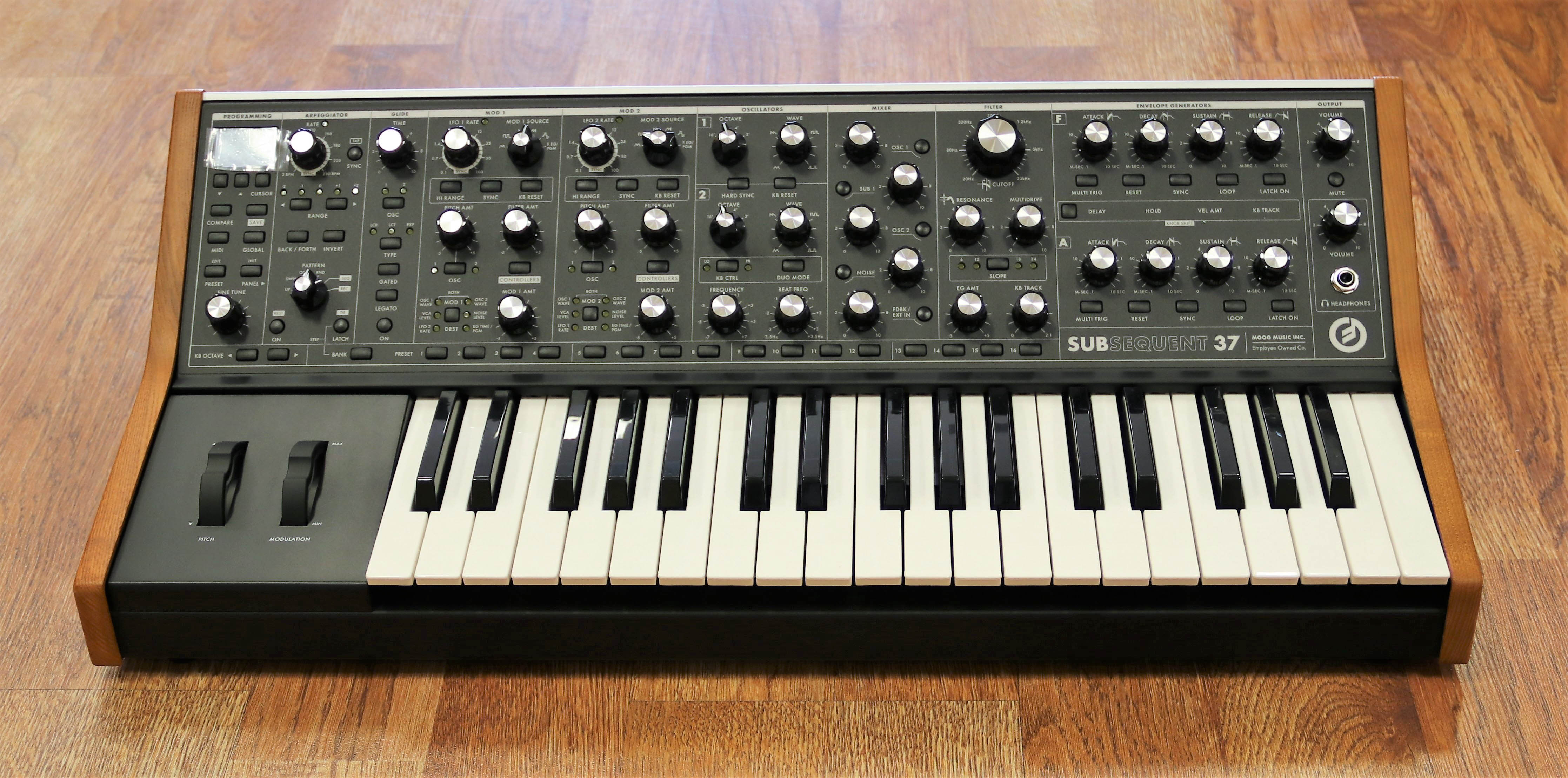 ::Moog Subsequent 37 Analog Synthesizer