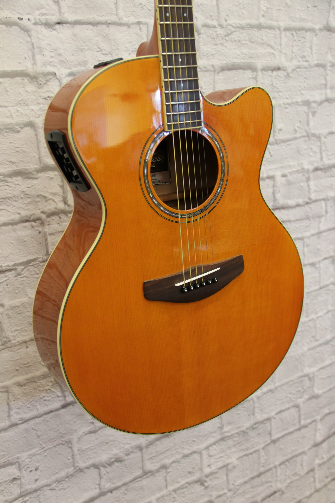 Yamaha CPX600 AcousticElectric Guitar Vintage Tint (chip at top of