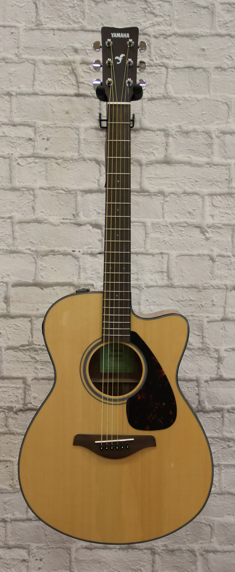 Yamaha FSX800C Solid Top Small Body AcousticElectric Guitar Natural