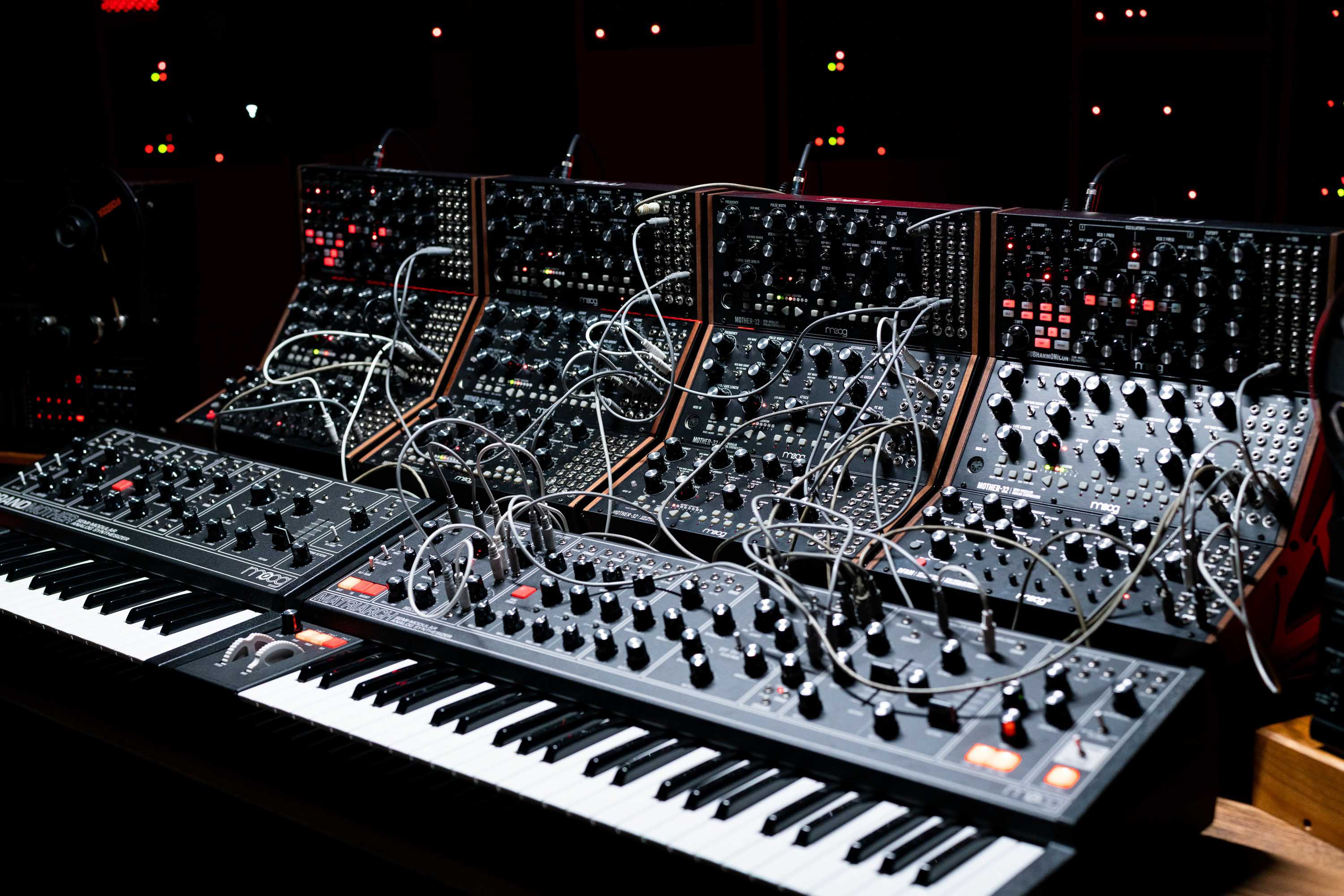 ::Moog Grandmother Dark Semi-Modular Analog Keyboard Synthesizer